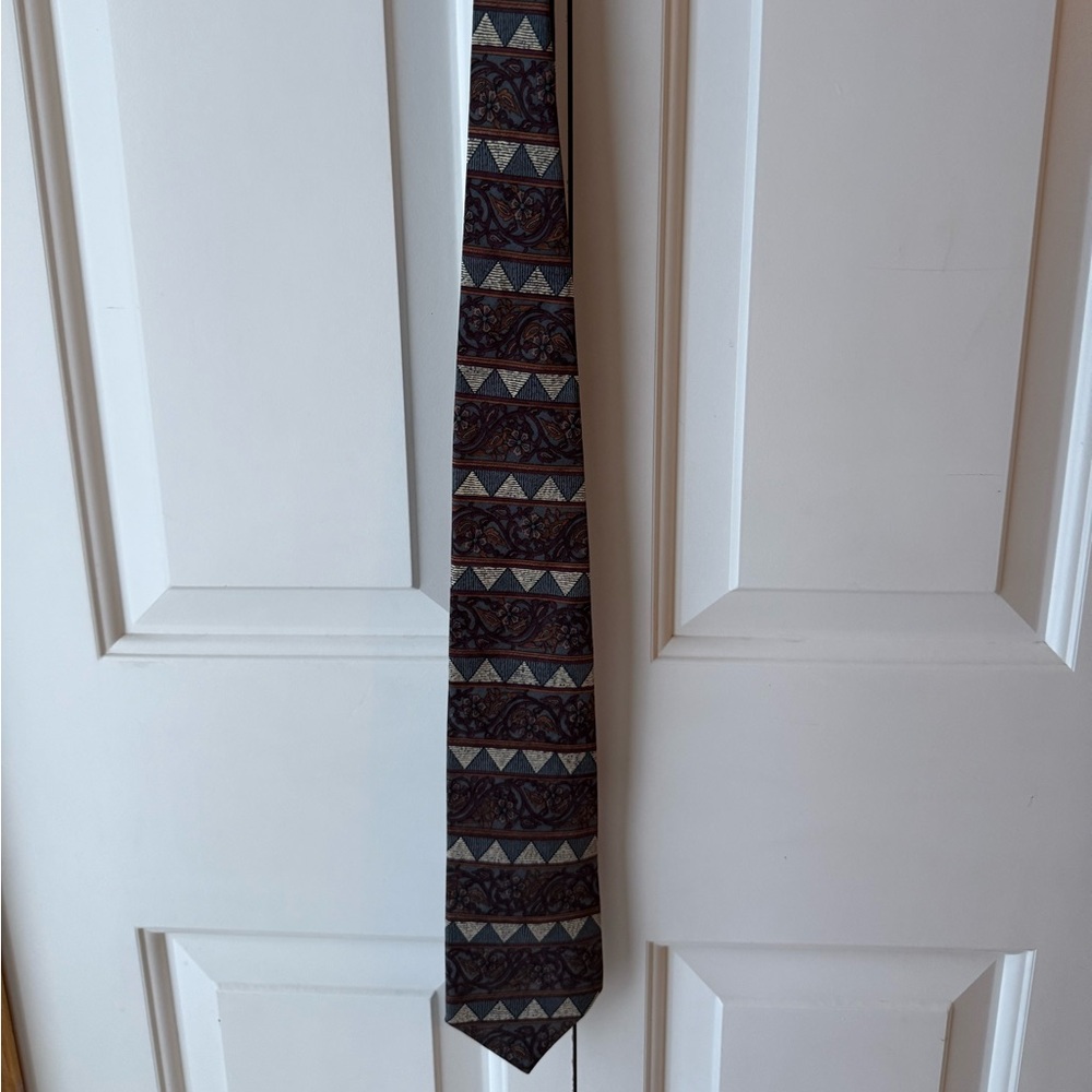 Elegant Paisley and Triangle Men's Tie